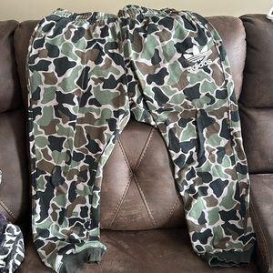 Adidas originals camo sweats Men’s XL